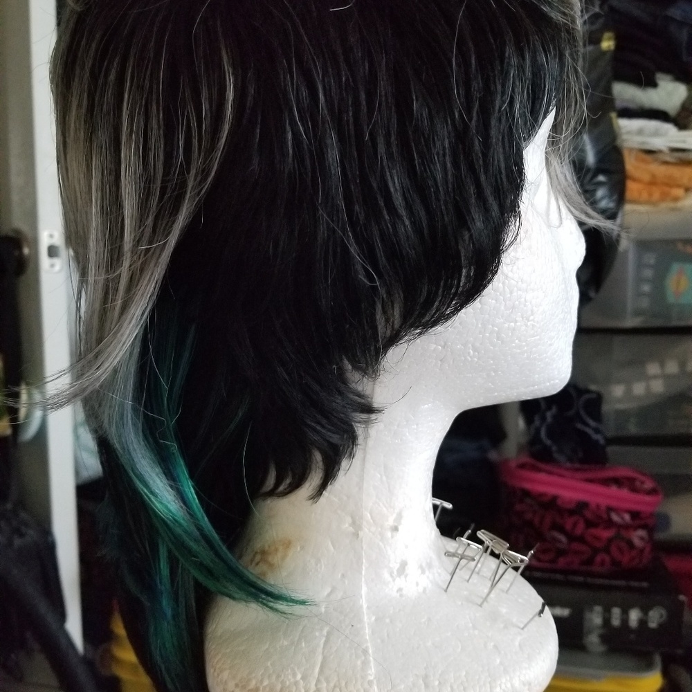 spunky wig - Picture 3 of 4